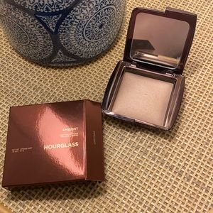 Hourglass Ambient Lighting Powder Dim Light